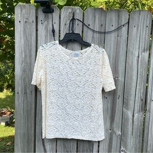 Chic Lace Short Sleeve Top in Cream
